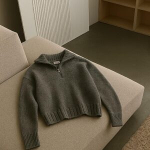 WhatsApp Image 2025-06-16 at 20.32.04 Sweater Medio Cierre Gris Musgo