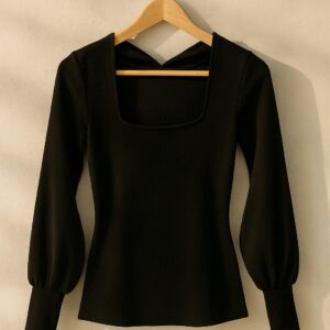WhatsApp Image 2025-06-16 at 20.32.05 Blusa Negra Cuello Cuadrado con Manga Globo